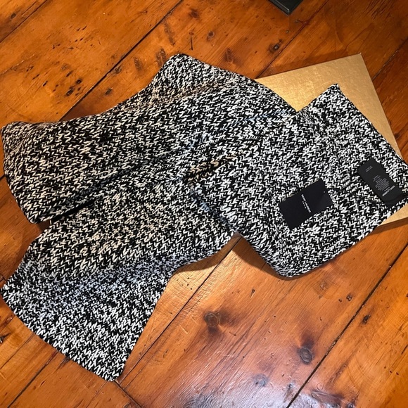 YSL Yves Saint Laurent NWT long black white woven wool unisex scarf w/ box - Picture 1 of 6